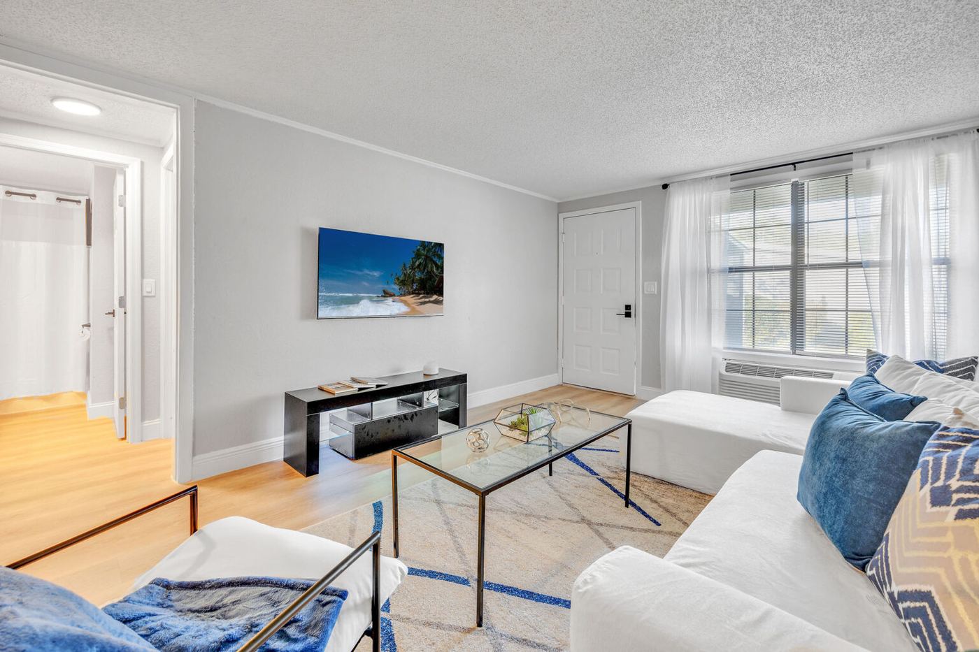 Palm Harbor Villas apartment community grounds